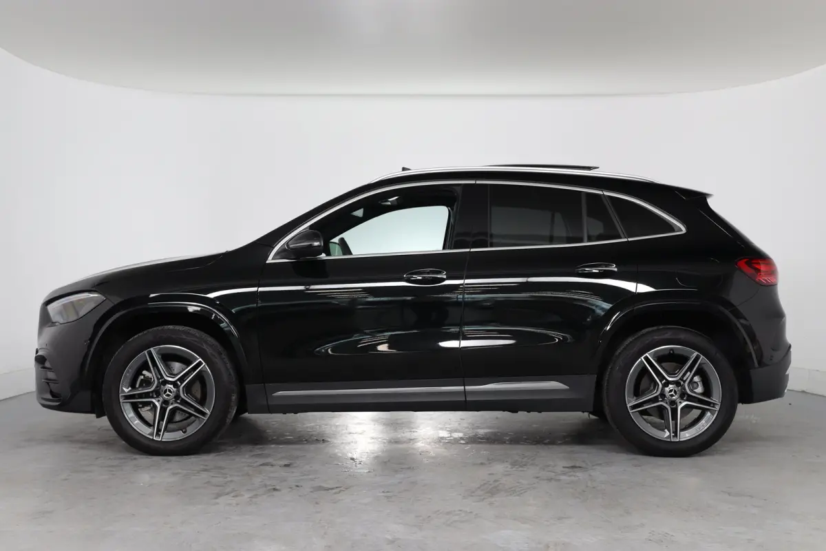 250 e AMG Line | Open Dak | Sfeerverlichting | Leder | LED | Memory Zetels | BLIS | Cruise Adaptive | Stoelverwarming | Navi | Clima | Camera | Keyless | Parkeersensoren V+A