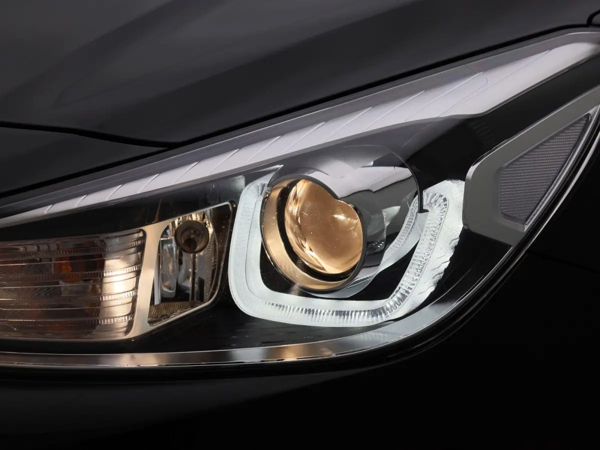 Fusion 1.0T 74kW | 100 PK | Apple Carplay / Android Auto | Camera | Lichtmetalen Velgen | Privacy Glass |