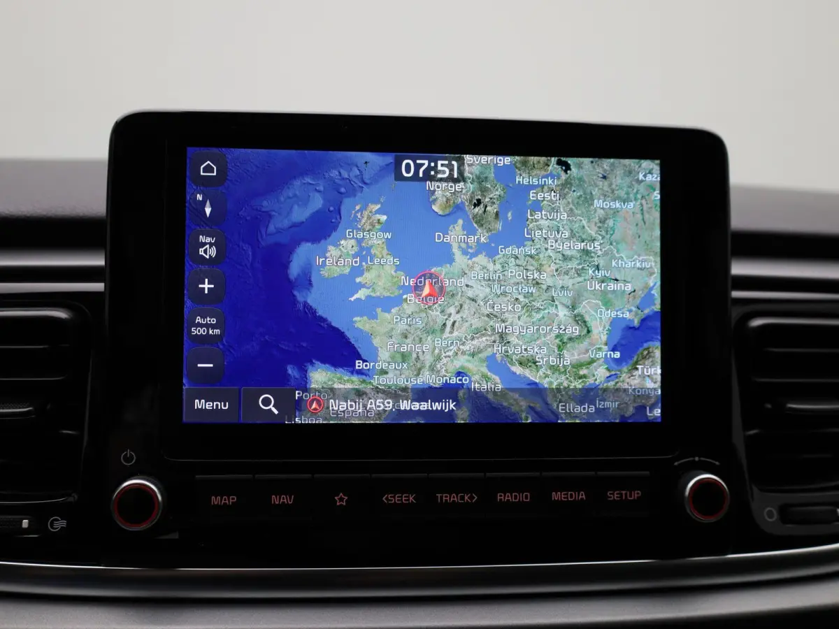 Fusion 1.0T 74kW | 100 PK | Apple Carplay / Android Auto | Camera | Lichtmetalen Velgen | Privacy Glass |