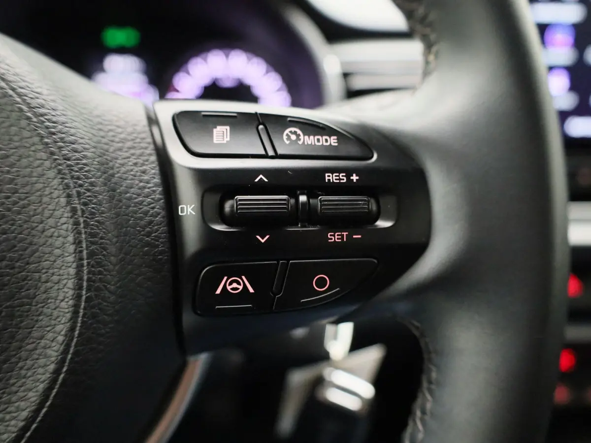 Fusion 1.0T 74kW | 100 PK | Apple Carplay / Android Auto | Camera | Lichtmetalen Velgen | Privacy Glass |