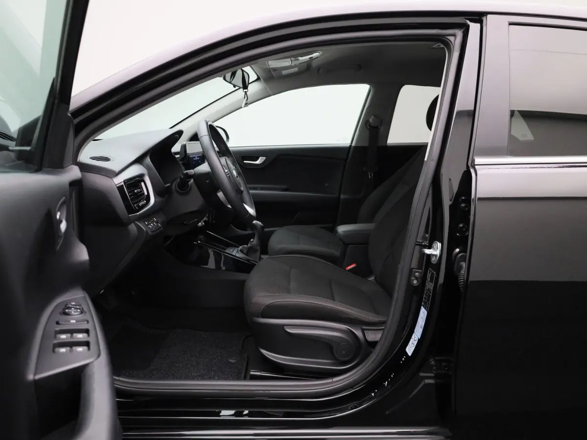 Fusion 1.0T 74kW | 100 PK | Apple Carplay / Android Auto | Camera | Lichtmetalen Velgen | Privacy Glass |