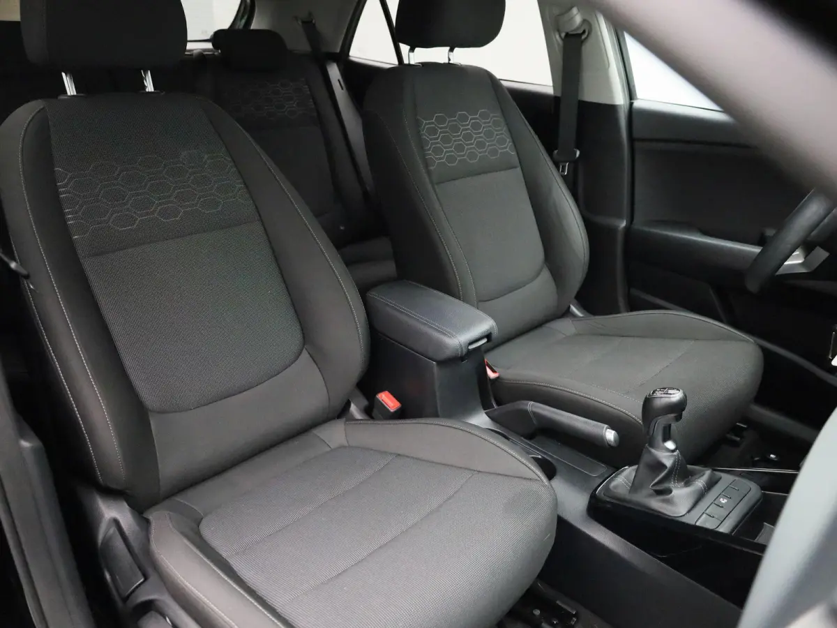 Fusion 1.0T 74kW | 100 PK | Apple Carplay / Android Auto | Camera | Lichtmetalen Velgen | Privacy Glass |