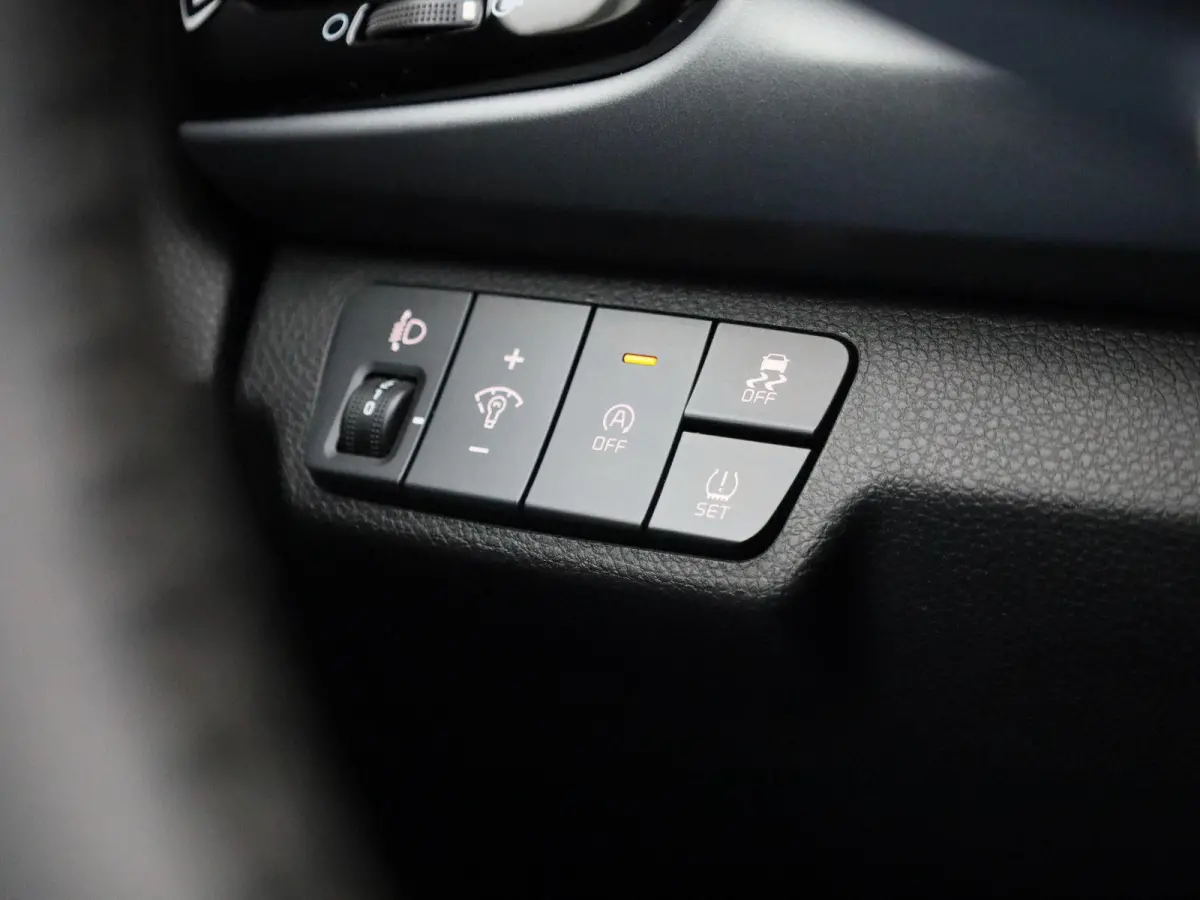 Fusion 1.0T 74kW | 100 PK | Apple Carplay / Android Auto | Camera | Lichtmetalen Velgen | Privacy Glass |