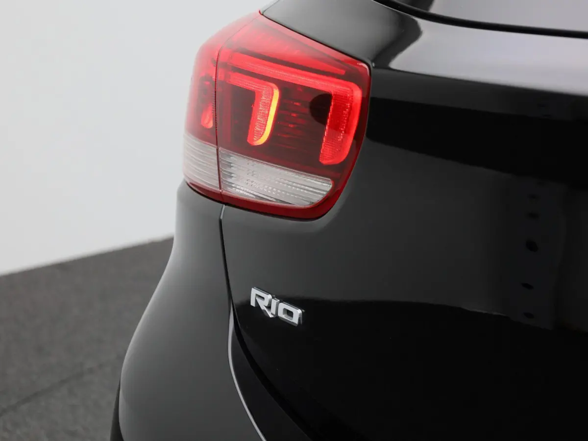 Fusion 1.0T 74kW | 100 PK | Apple Carplay / Android Auto | Camera | Lichtmetalen Velgen | Privacy Glass |
