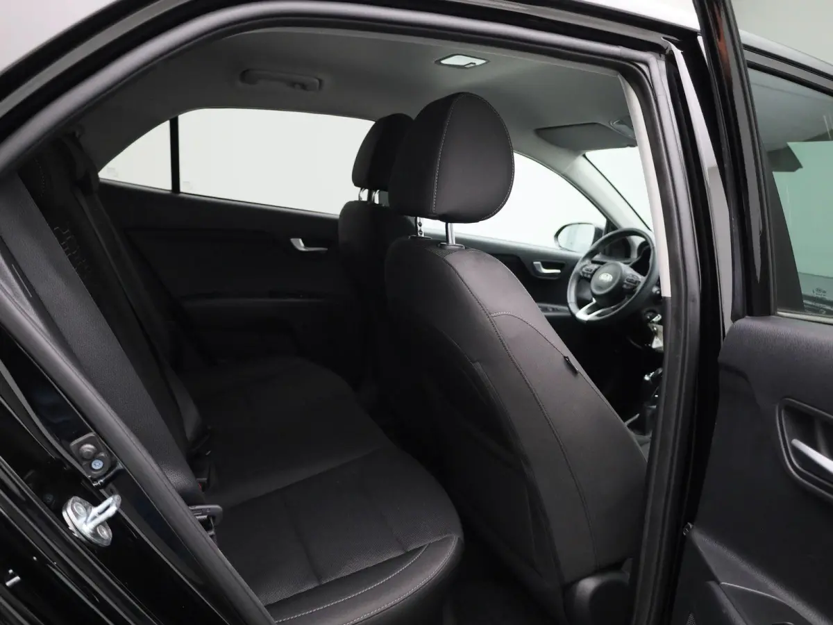 Fusion 1.0T 74kW | 100 PK | Apple Carplay / Android Auto | Camera | Lichtmetalen Velgen | Privacy Glass |