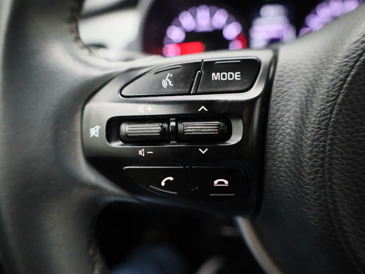 Fusion 1.0T 74kW | 100 PK | Apple Carplay / Android Auto | Camera | Lichtmetalen Velgen | Privacy Glass |