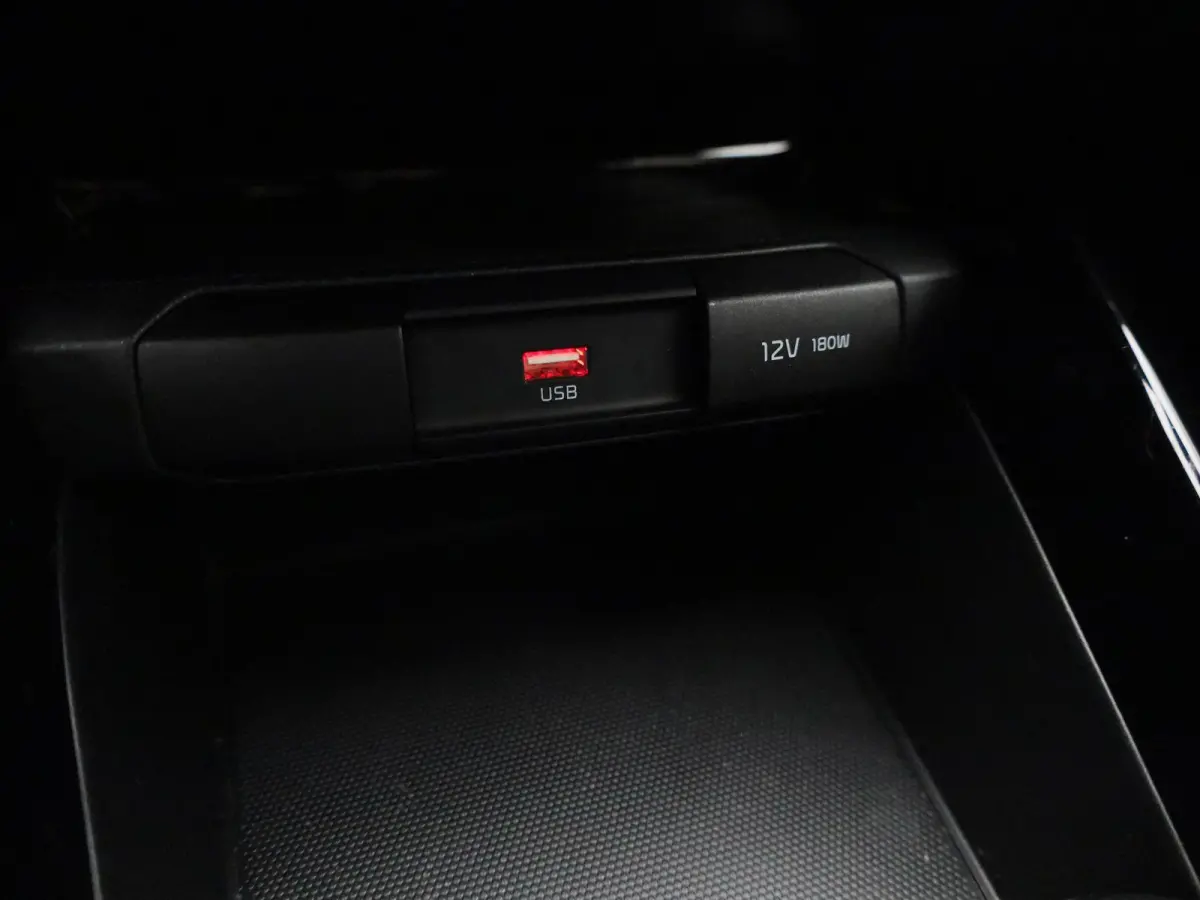 Fusion 1.0T 74kW | 100 PK | Apple Carplay / Android Auto | Camera | Lichtmetalen Velgen | Privacy Glass |