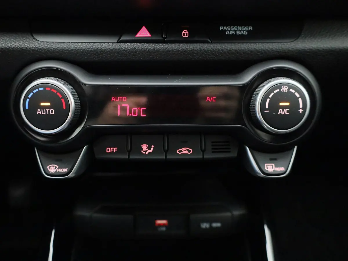 Fusion 1.0T 74kW | 100 PK | Apple Carplay / Android Auto | Camera | Lichtmetalen Velgen | Privacy Glass |