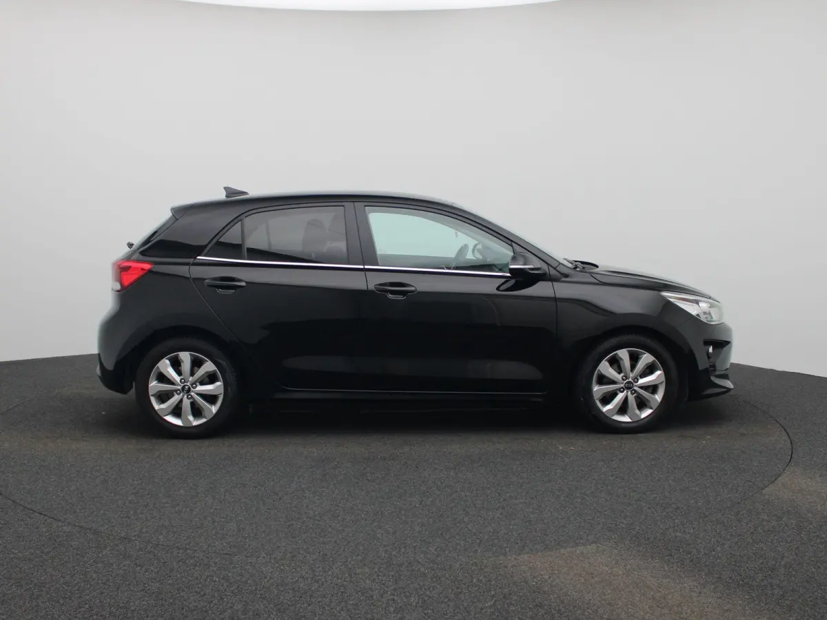 Fusion 1.0T 74kW | 100 PK | Apple Carplay / Android Auto | Camera | Lichtmetalen Velgen | Privacy Glass |