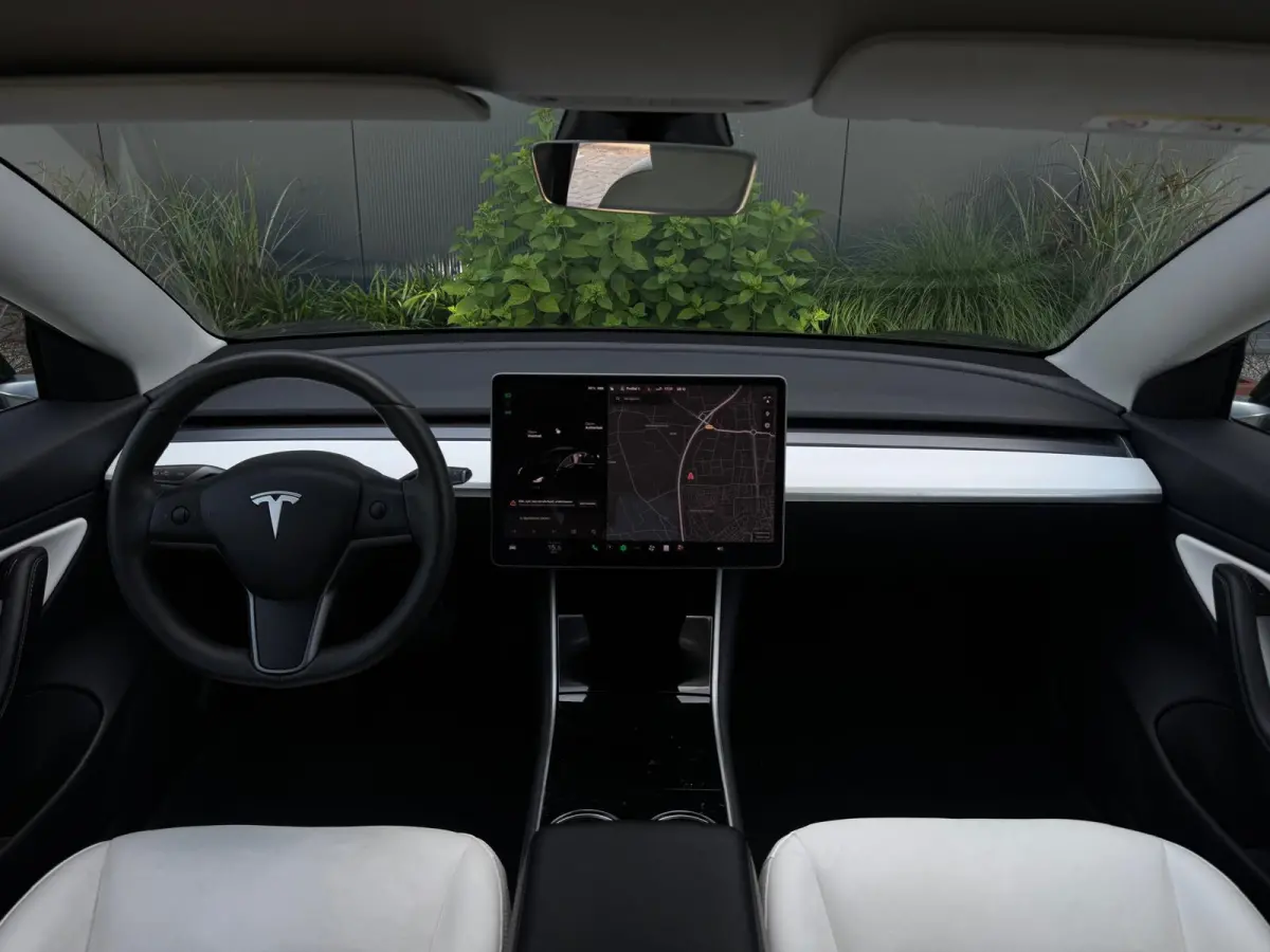 Long Range AWD 75 kWh NAVI | LEDER | CAMERA | LED | CR CONTROL