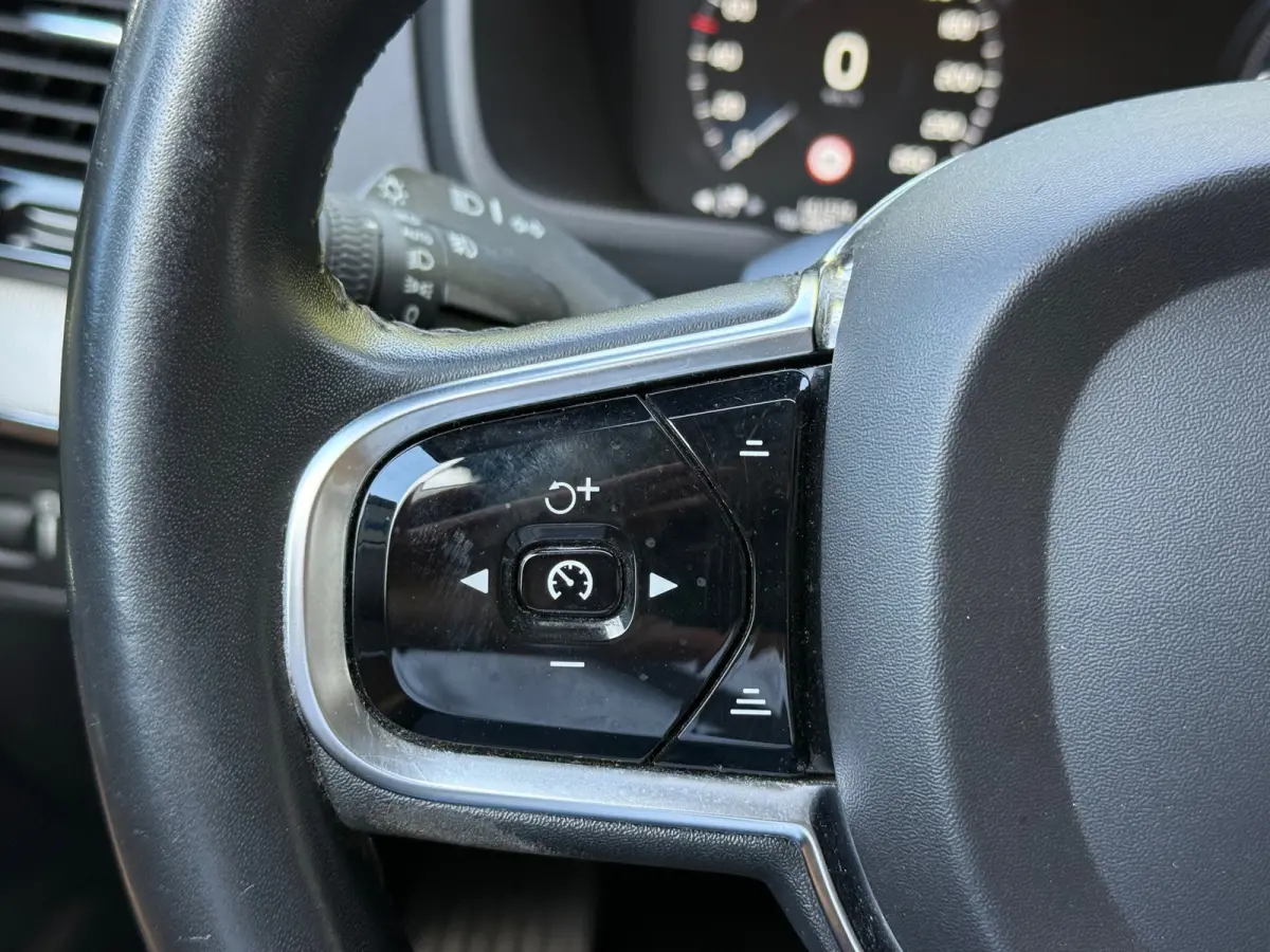 2.0 T8 Twin Engine AWD Inscription luxe 78,92% SOH l 7 Persoons l Pano l Trekhaak l Pilot Assist l Park Assist l Head