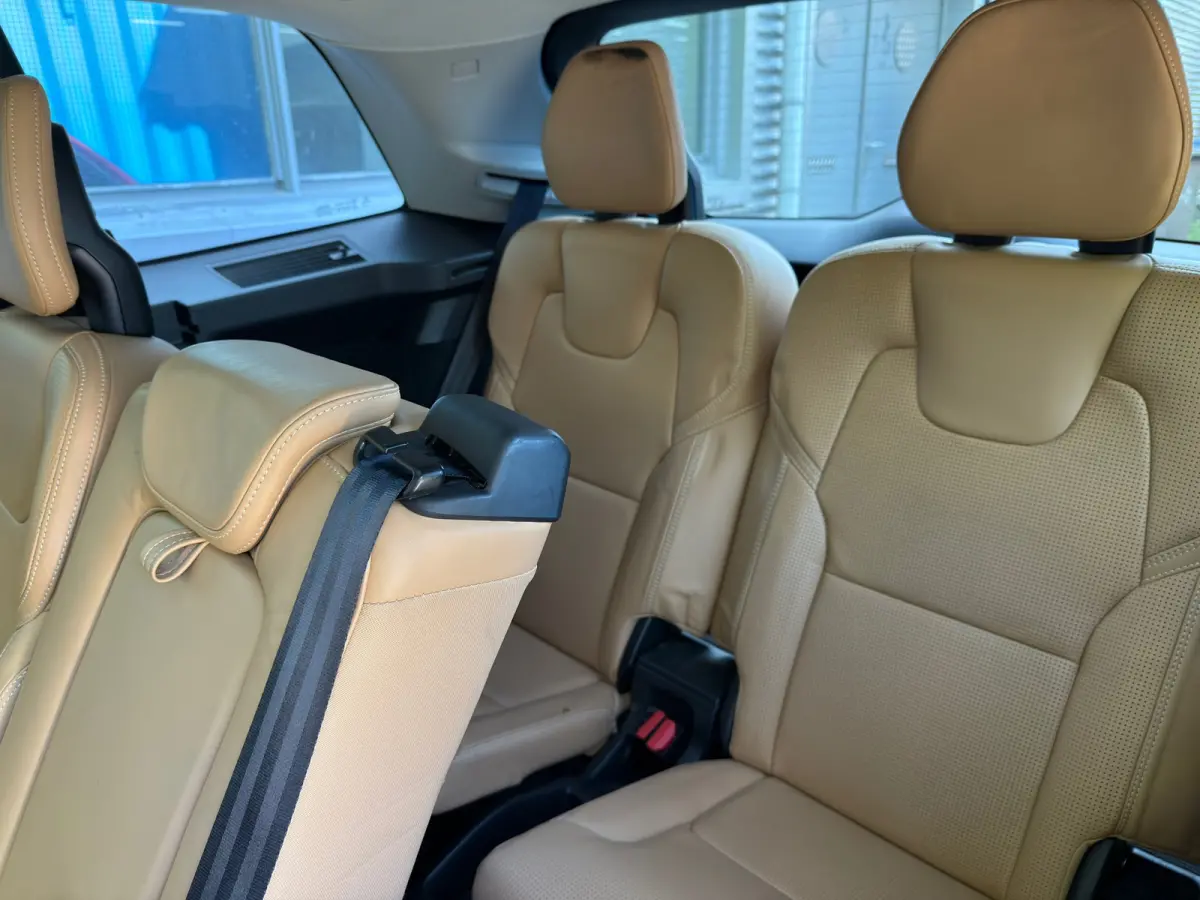 2.0 T8 Twin Engine AWD Inscription luxe 78,92% SOH l 7 Persoons l Pano l Trekhaak l Pilot Assist l Park Assist l Head