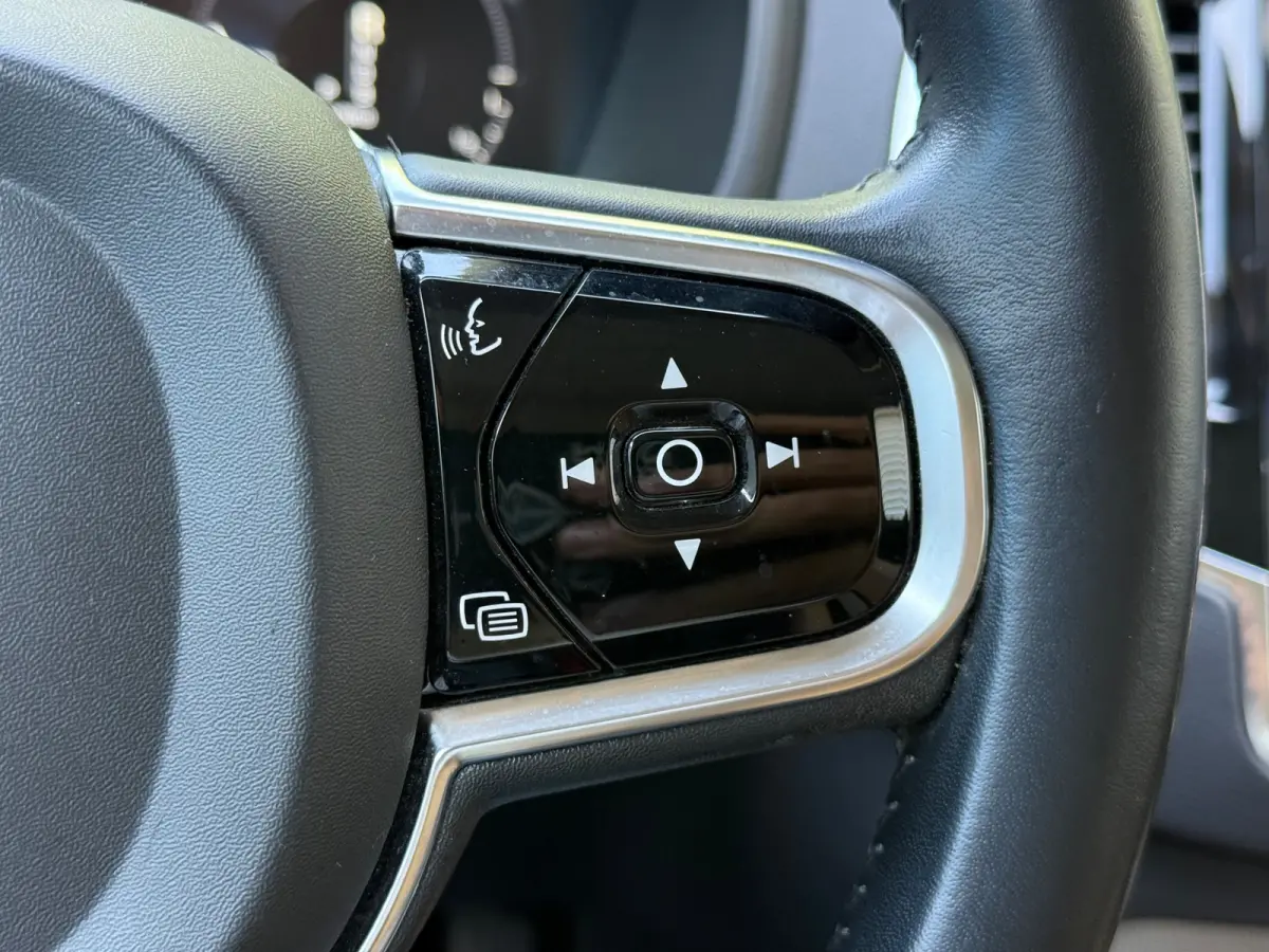 2.0 T8 Twin Engine AWD Inscription luxe 78,92% SOH l 7 Persoons l Pano l Trekhaak l Pilot Assist l Park Assist l Head