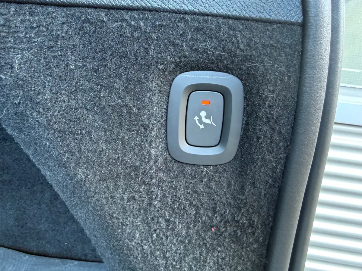 2.0 T8 Twin Engine AWD Inscription luxe 78,92% SOH l 7 Persoons l Pano l Trekhaak l Pilot Assist l Park Assist l Head