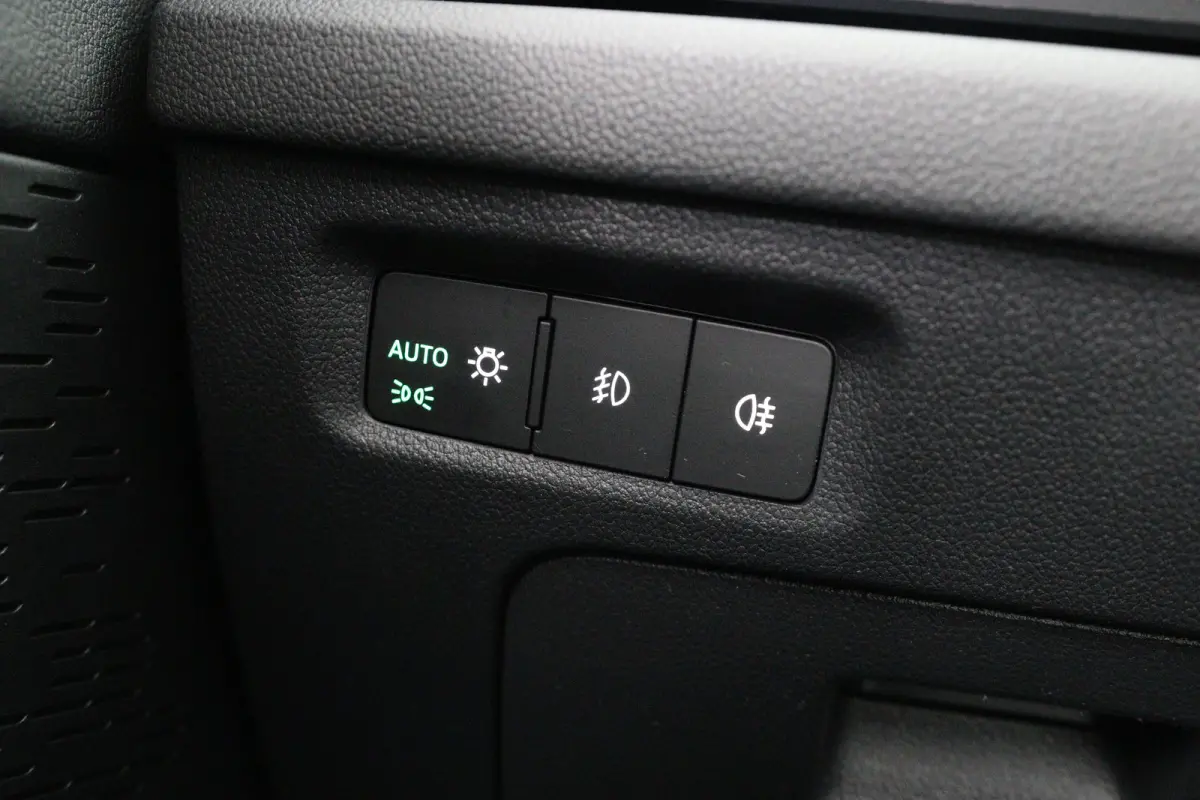 1.4 TSI iV PHEV Business Edition | Dealer Onderhouden! | LED | Navi By App | Clima | Parkeersensoren | Cruise Control | DAB | Lichtmetalen Velgen