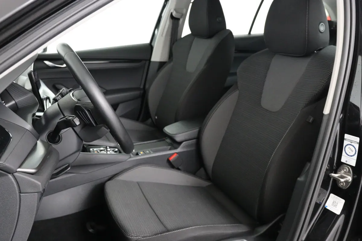 1.4 TSI iV PHEV Business Edition | Dealer Onderhouden! | LED | Navi By App | Clima | Parkeersensoren | Cruise Control | DAB | Lichtmetalen Velgen