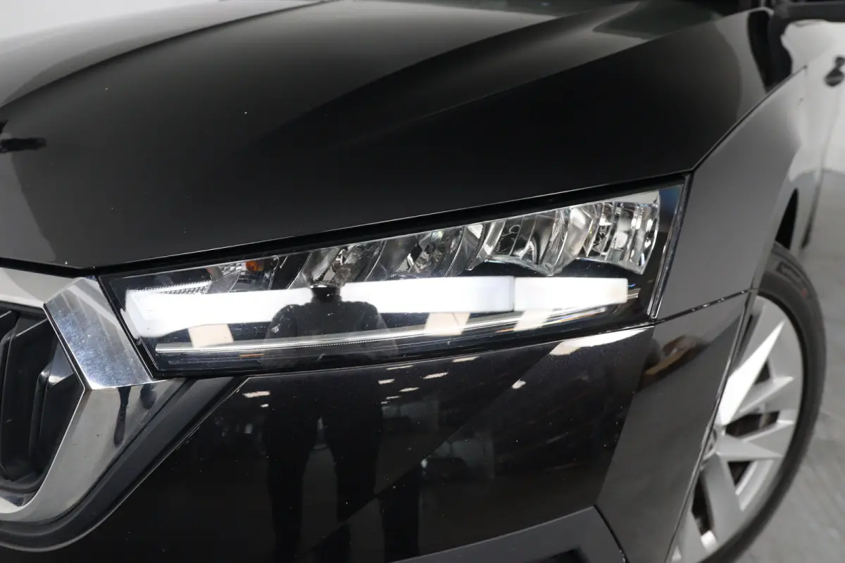 1.4 TSI iV PHEV Business Edition | Dealer Onderhouden! | LED | Navi By App | Clima | Parkeersensoren | Cruise Control | DAB | Lichtmetalen Velgen