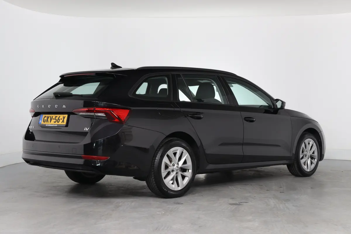 1.4 TSI iV PHEV Business Edition | Dealer Onderhouden! | LED | Navi By App | Clima | Parkeersensoren | Cruise Control | DAB | Lichtmetalen Velgen