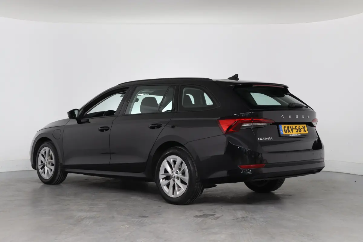 1.4 TSI iV PHEV Business Edition | Dealer Onderhouden! | LED | Navi By App | Clima | Parkeersensoren | Cruise Control | DAB | Lichtmetalen Velgen