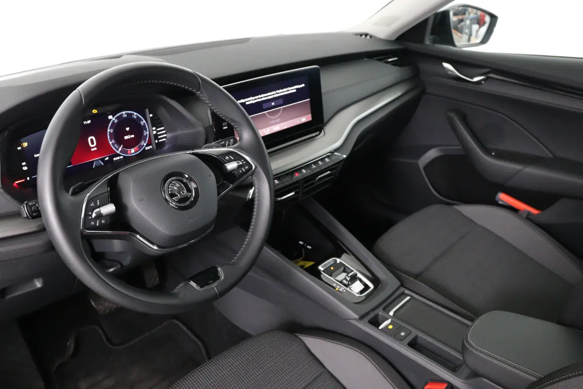 1.4 TSI iV PHEV Business Edition | Dealer Onderhouden! | LED | Navi By App | Clima | Parkeersensoren | Cruise Control | DAB | Lichtmetalen Velgen