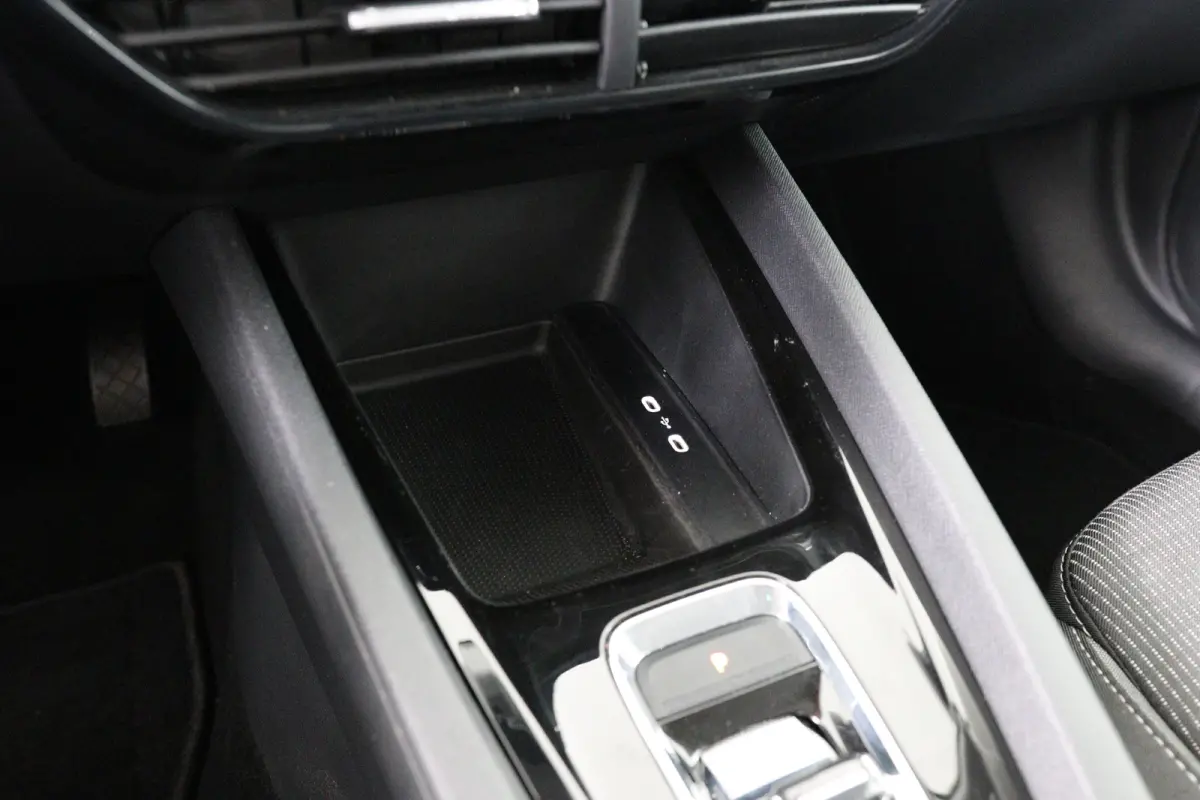 1.4 TSI iV PHEV Business Edition | Dealer Onderhouden! | LED | Navi By App | Clima | Parkeersensoren | Cruise Control | DAB | Lichtmetalen Velgen