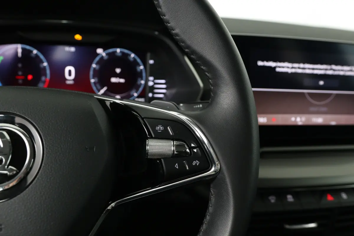 1.4 TSI iV PHEV Business Edition | Dealer Onderhouden! | LED | Navi By App | Clima | Parkeersensoren | Cruise Control | DAB | Lichtmetalen Velgen