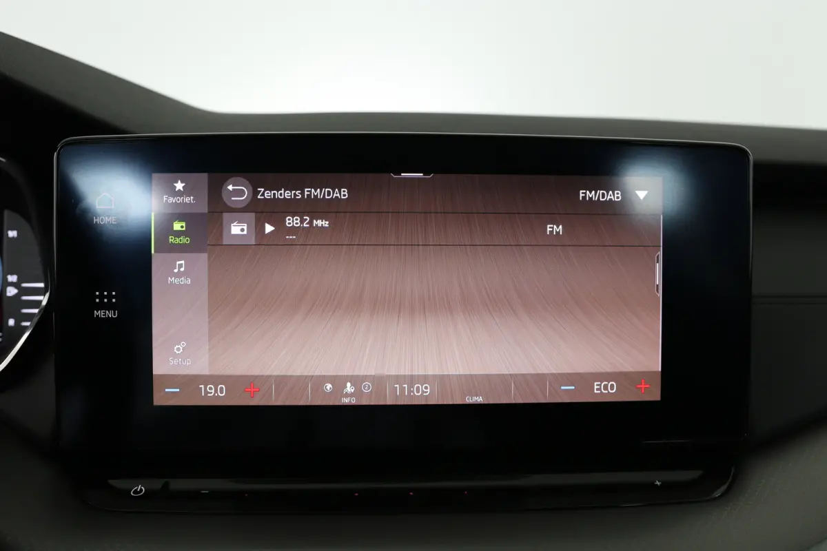 1.4 TSI iV PHEV Business Edition | Dealer Onderhouden! | LED | Navi By App | Clima | Parkeersensoren | Cruise Control | DAB | Lichtmetalen Velgen