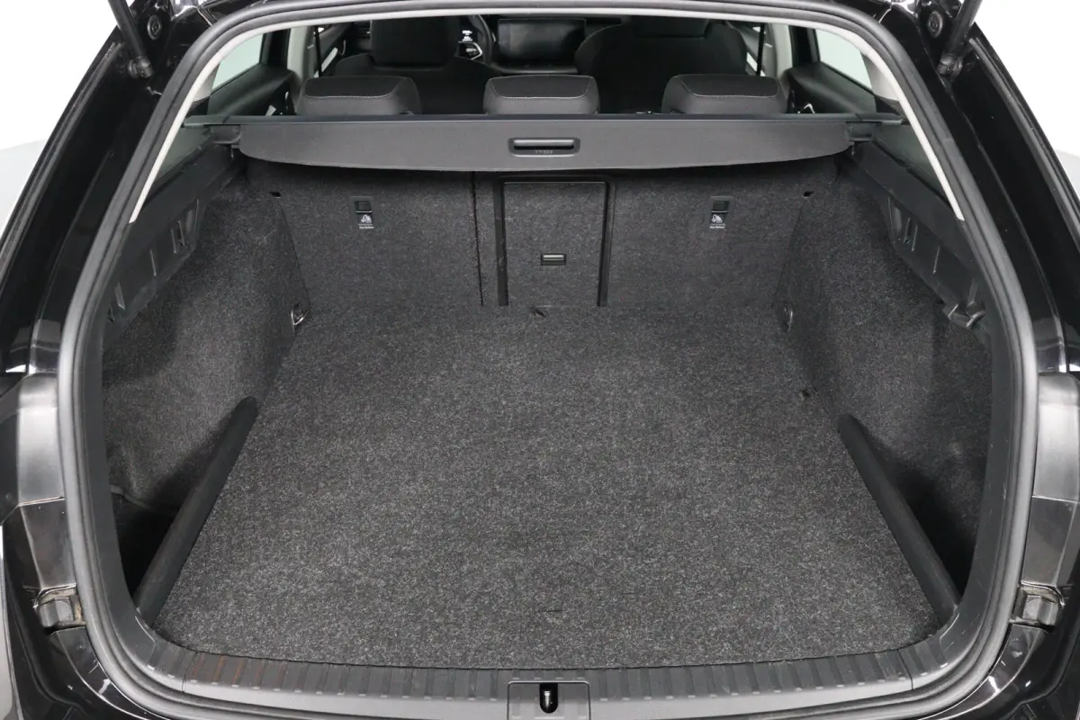 1.4 TSI iV PHEV Business Edition | Dealer Onderhouden! | LED | Navi By App | Clima | Parkeersensoren | Cruise Control | DAB | Lichtmetalen Velgen