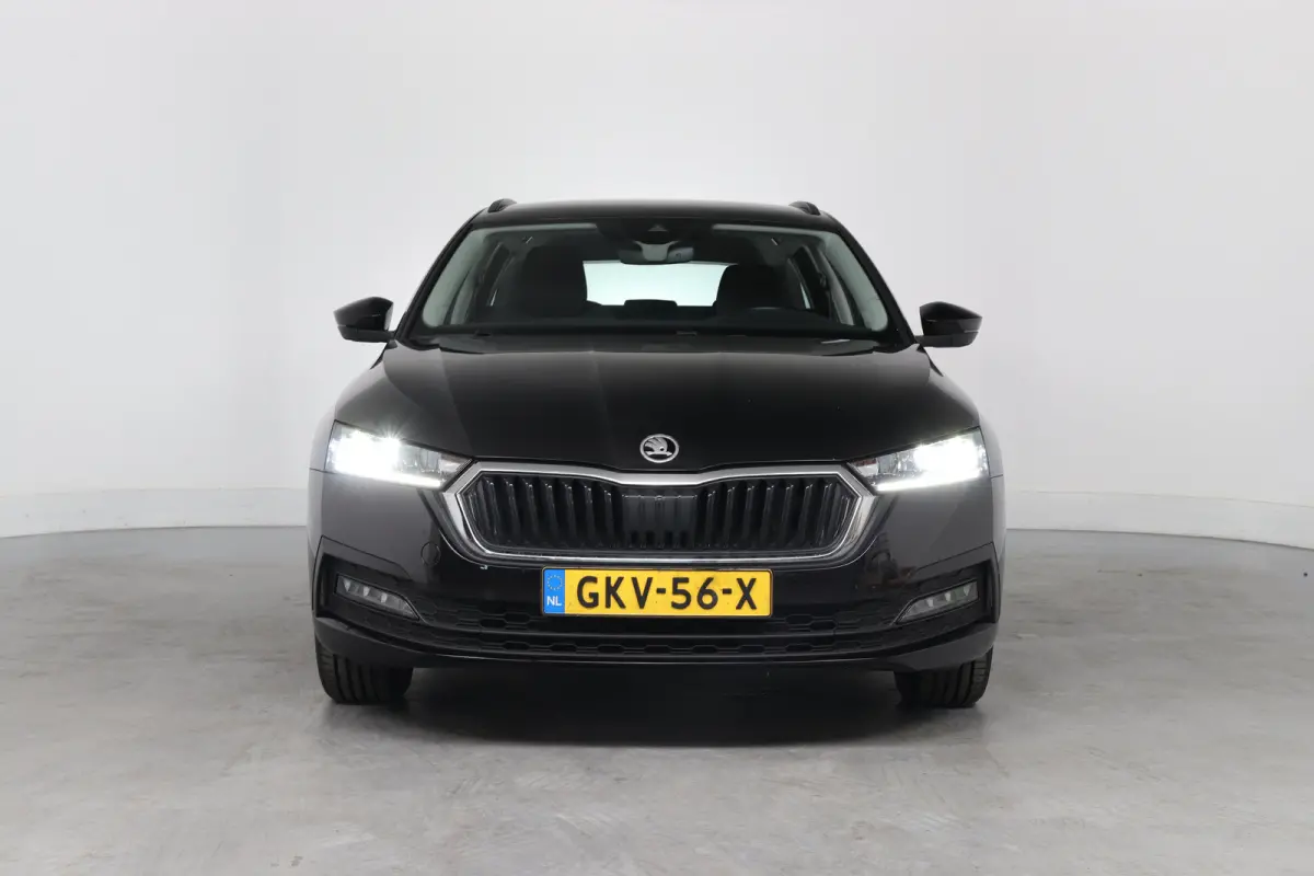 1.4 TSI iV PHEV Business Edition | Dealer Onderhouden! | LED | Navi By App | Clima | Parkeersensoren | Cruise Control | DAB | Lichtmetalen Velgen