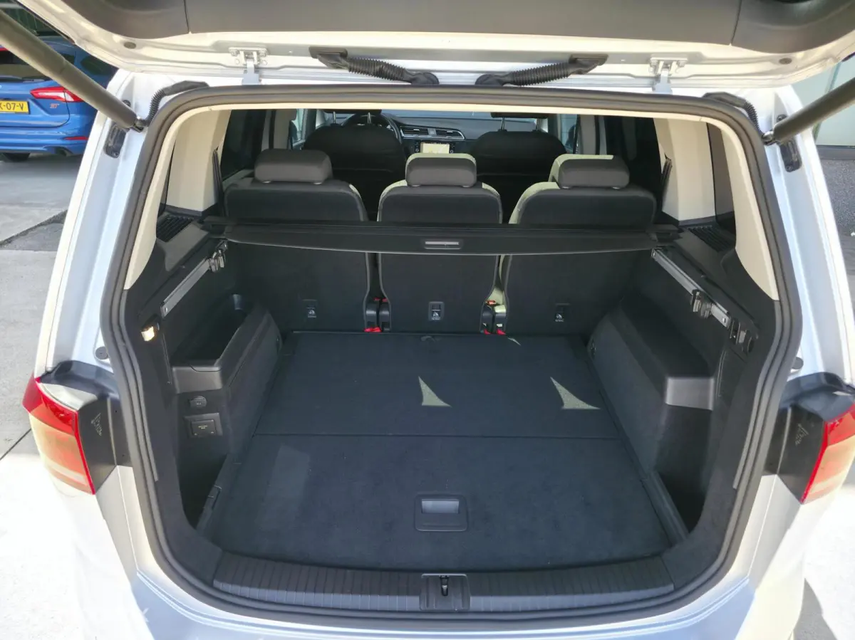 1.5 TSI R-Line / 5pers. / Pano / El. Trekh