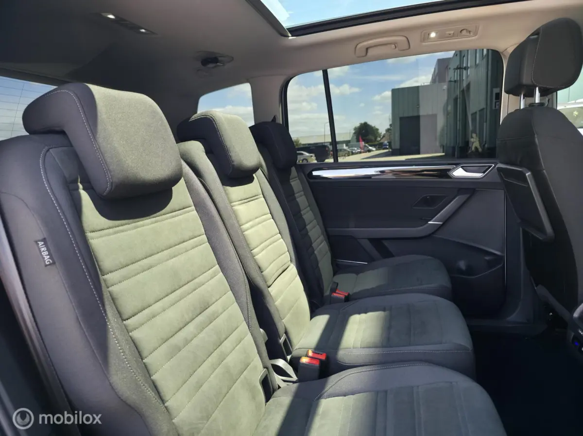 1.5 TSI R-Line / 5pers. / Pano / El. Trekh