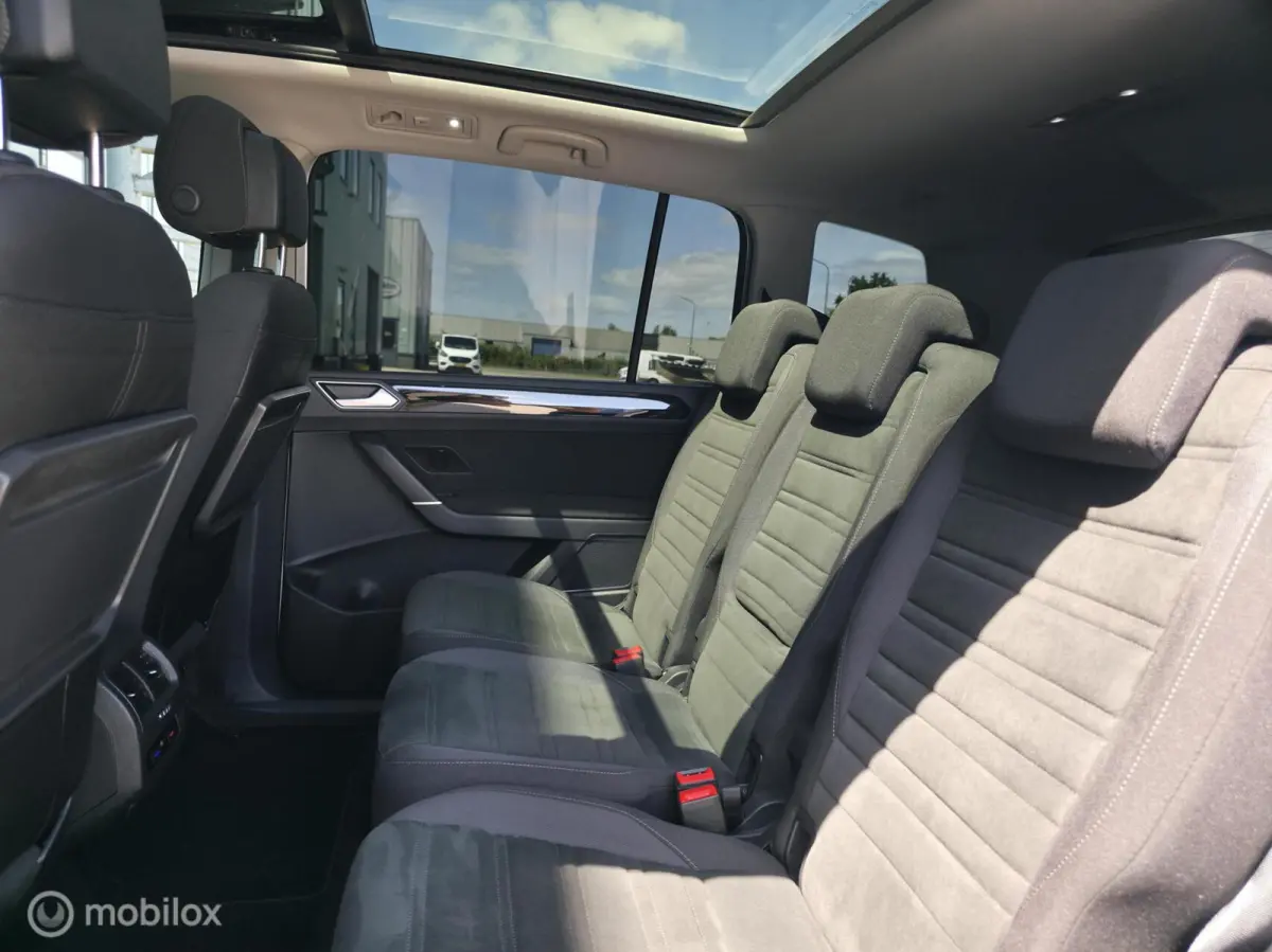 1.5 TSI R-Line / 5pers. / Pano / El. Trekh