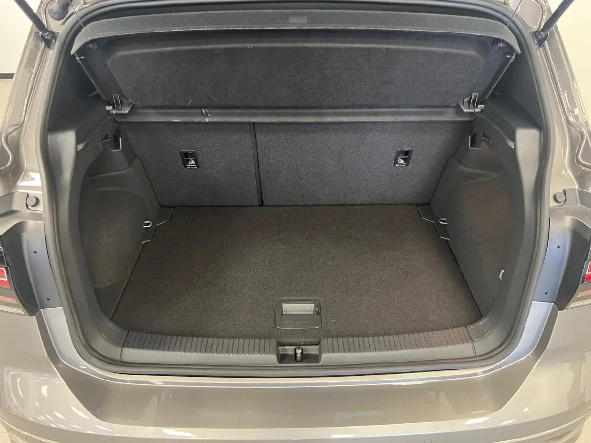 1.0 TSI R-LINE / DSG AUTOMAAT / STOELVERW. / NAVI / CAMERA / CLIMATE.C /