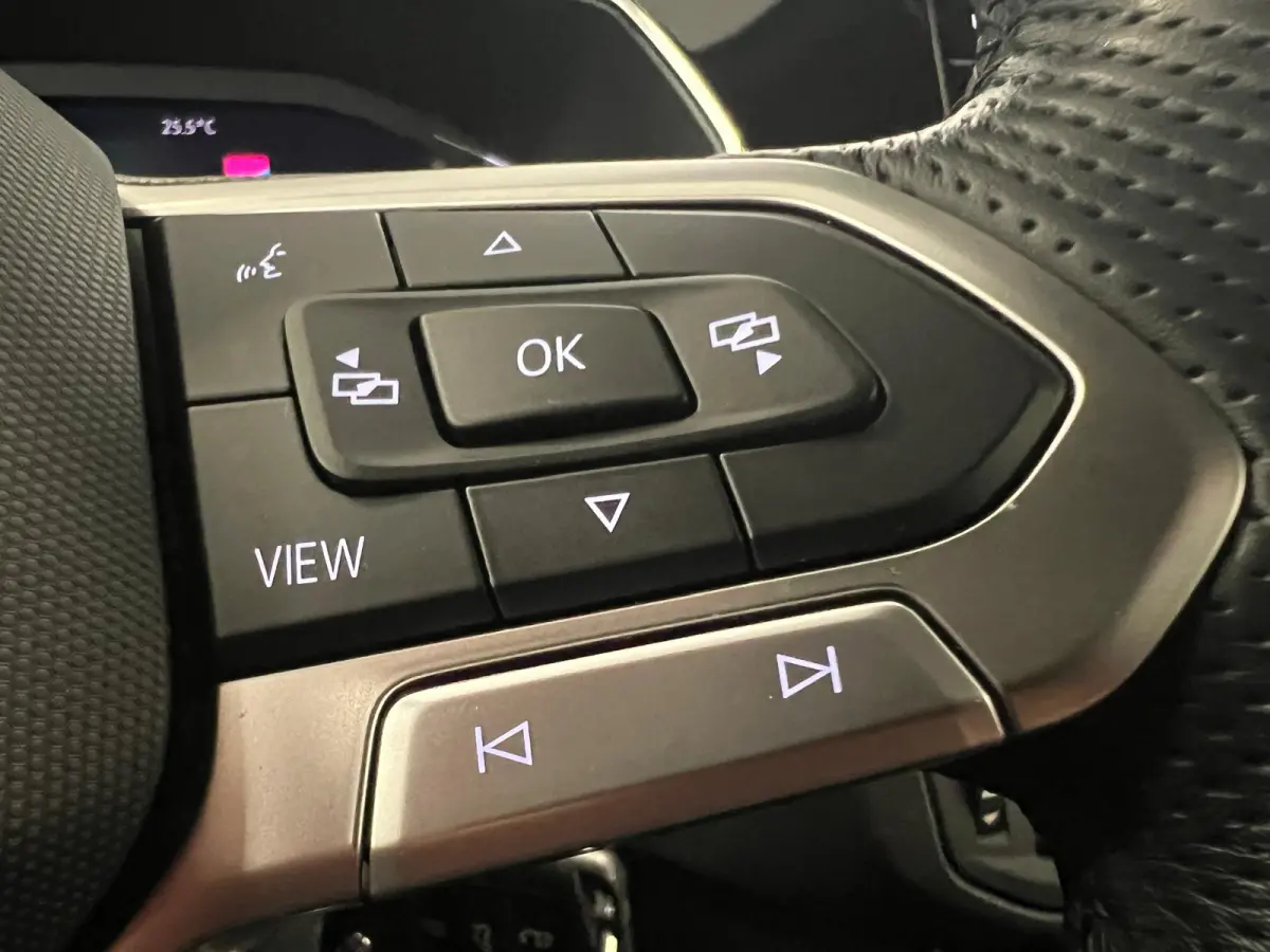 1.0 TSI R-LINE / DSG AUTOMAAT / STOELVERW. / NAVI / CAMERA / CLIMATE.C /