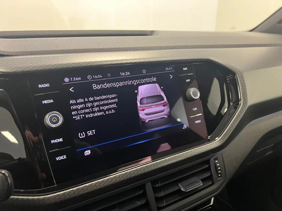 1.0 TSI R-LINE / DSG AUTOMAAT / STOELVERW. / NAVI / CAMERA / CLIMATE.C /