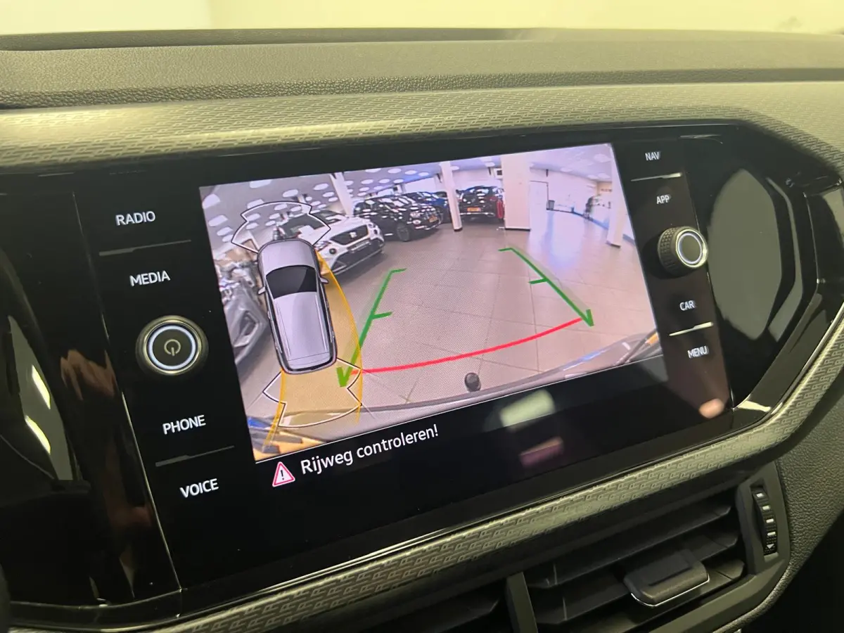 1.0 TSI R-LINE / DSG AUTOMAAT / STOELVERW. / NAVI / CAMERA / CLIMATE.C /