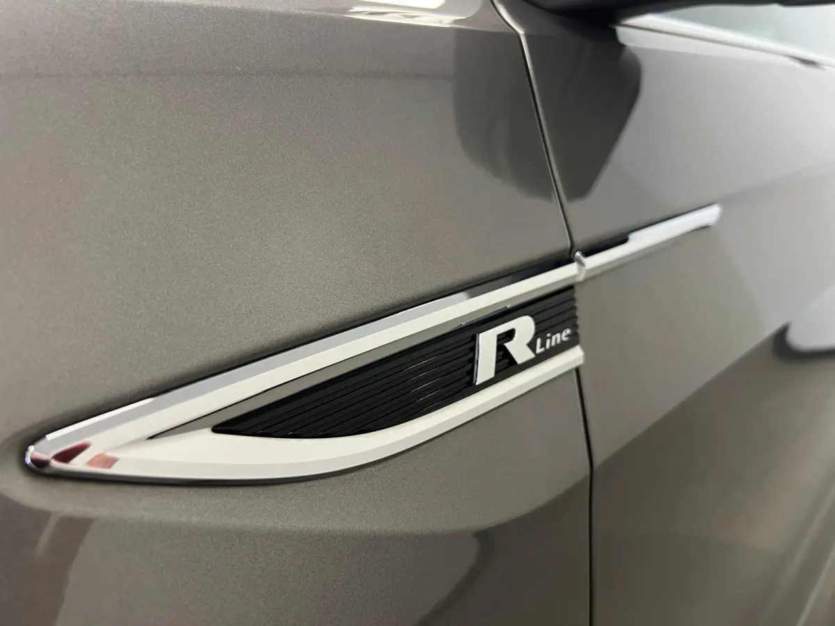 1.0 TSI R-LINE / DSG AUTOMAAT / STOELVERW. / NAVI / CAMERA / CLIMATE.C /