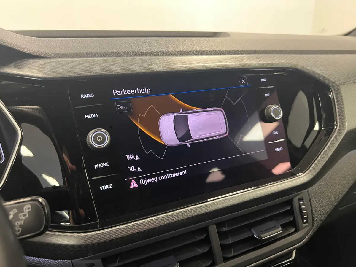 1.0 TSI R-LINE / DSG AUTOMAAT / STOELVERW. / NAVI / CAMERA / CLIMATE.C /