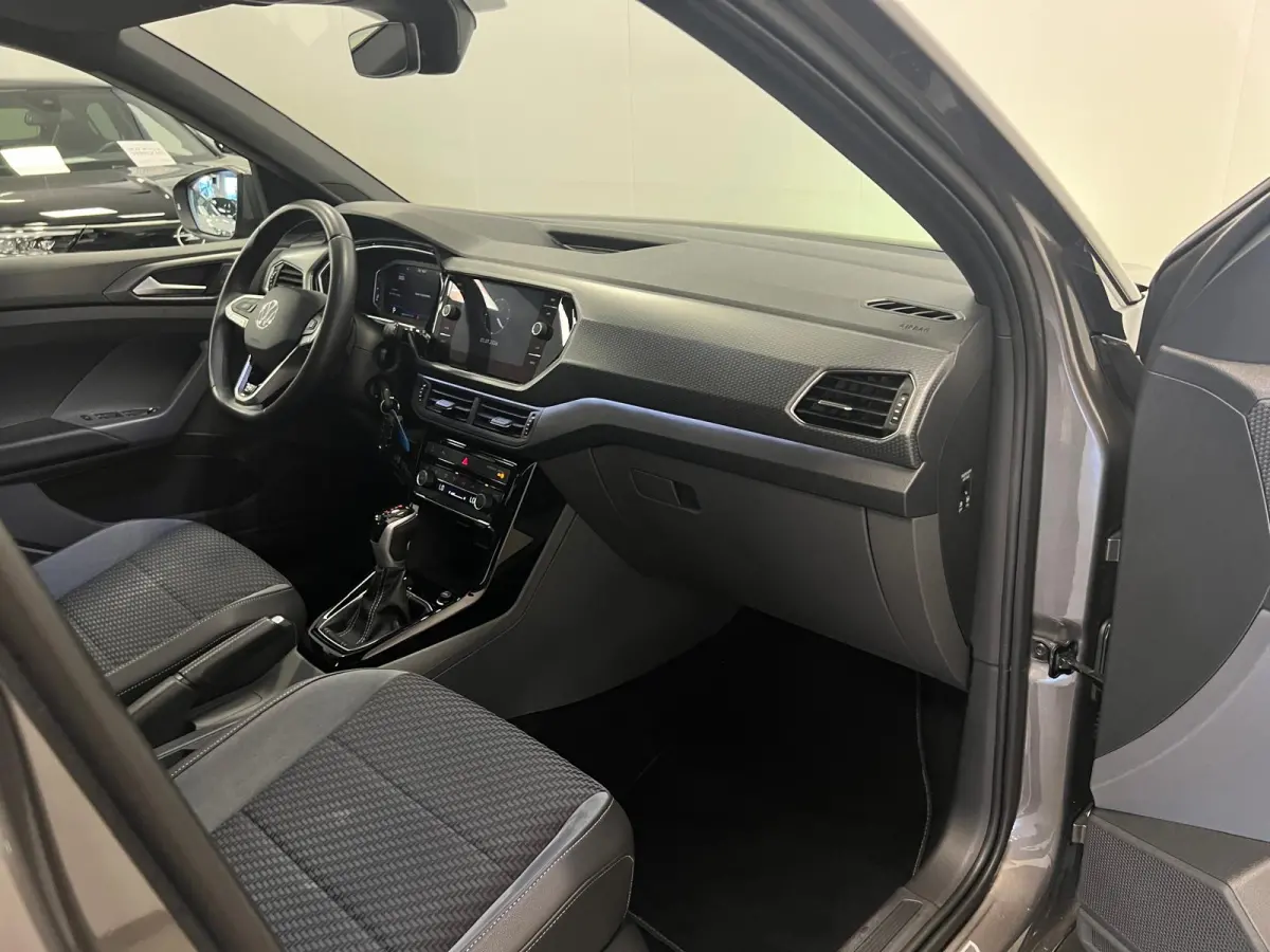 1.0 TSI R-LINE / DSG AUTOMAAT / STOELVERW. / NAVI / CAMERA / CLIMATE.C /