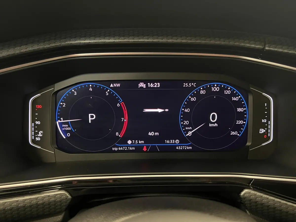 1.0 TSI R-LINE / DSG AUTOMAAT / STOELVERW. / NAVI / CAMERA / CLIMATE.C /