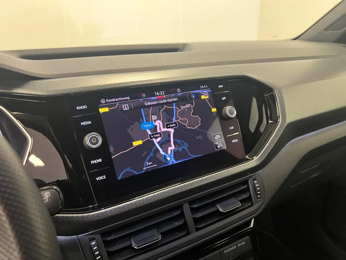 1.0 TSI R-LINE / DSG AUTOMAAT / STOELVERW. / NAVI / CAMERA / CLIMATE.C /
