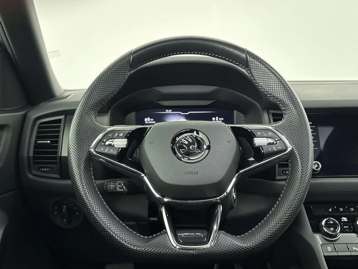 1.5 TSI Sportline Business Airco | Achteruitrijcamera | Alcantara Bekleding | Trekhaak Uitklapbaar |  Sportline |  DSG | Cruise Control | Electronic Climate Control | Elektrisch Verstelbare 