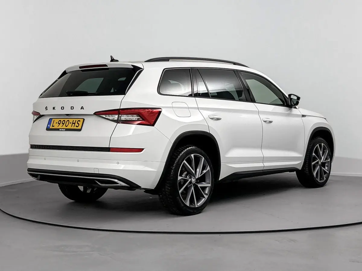 1.5 TSI Sportline Business Airco | Achteruitrijcamera | Alcantara Bekleding | Trekhaak Uitklapbaar |  Sportline |  DSG | Cruise Control | Electronic Climate Control | Elektrisch Verstelbare 