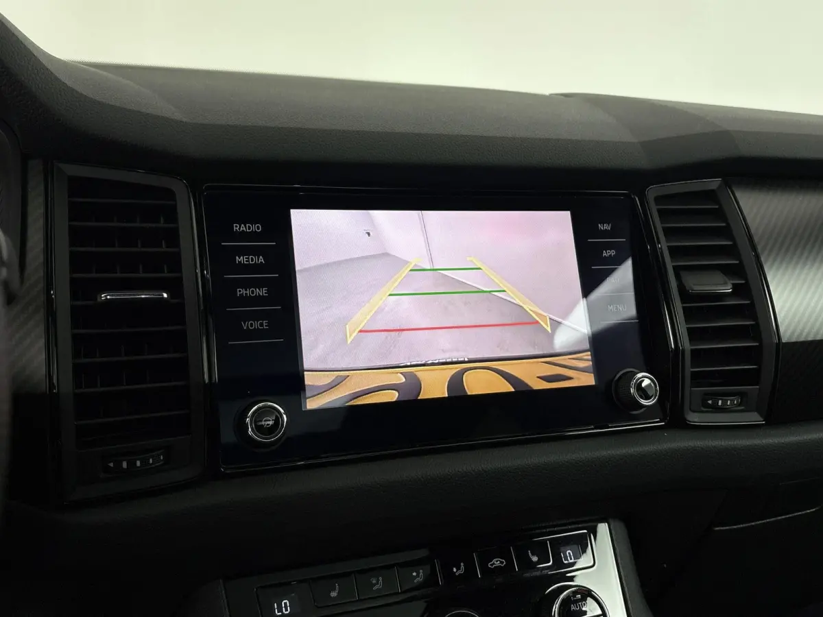 1.5 TSI Sportline Business Airco | Achteruitrijcamera | Alcantara Bekleding | Trekhaak Uitklapbaar |  Sportline |  DSG | Cruise Control | Electronic Climate Control | Elektrisch Verstelbare 
