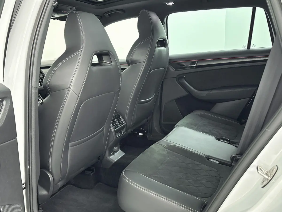 1.5 TSI Sportline Business Airco | Achteruitrijcamera | Alcantara Bekleding | Trekhaak Uitklapbaar |  Sportline |  DSG | Cruise Control | Electronic Climate Control | Elektrisch Verstelbare 