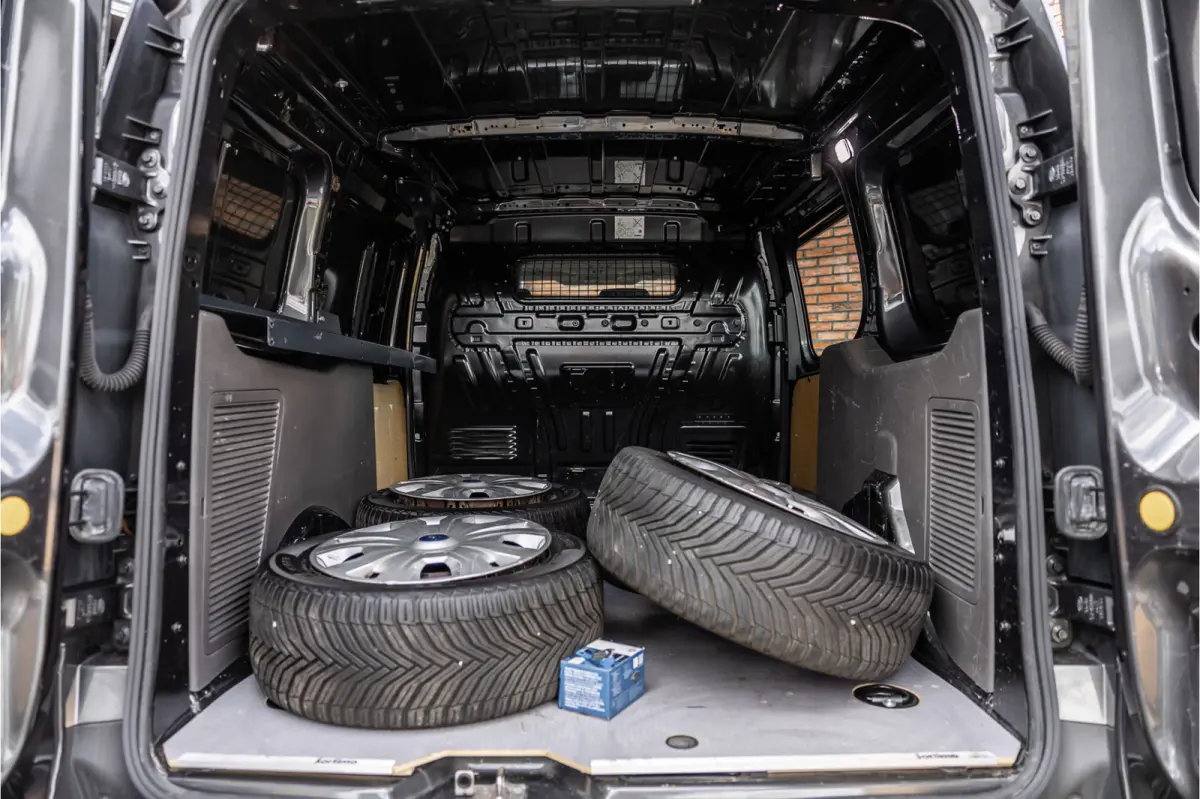 1.0 Ecoboost L2 | Marge | BTW & BPM Vrij | CarPlay | Camera | Navigatie | Stoelverwarming | DAB | 3-Zitter | Trekhaak | Nieuwe APK