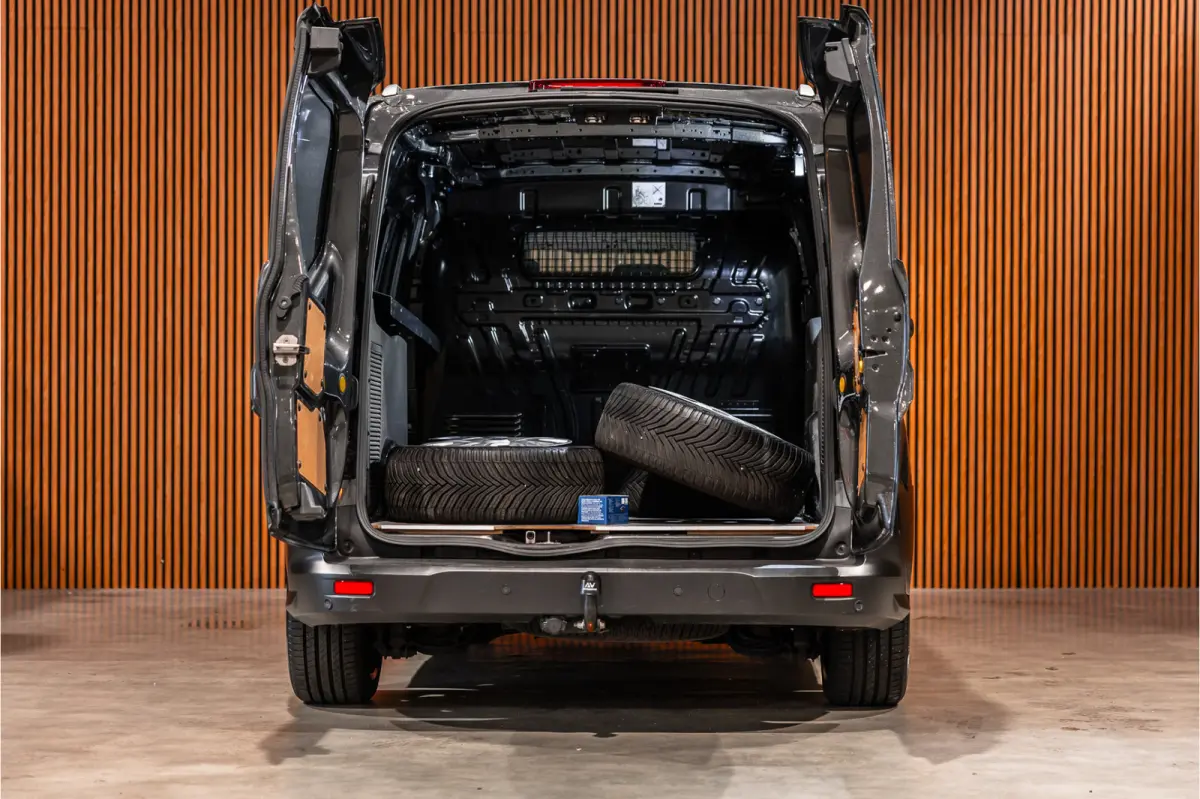 1.0 Ecoboost L2 | Marge | BTW & BPM Vrij | CarPlay | Camera | Navigatie | Stoelverwarming | DAB | 3-Zitter | Trekhaak | Nieuwe APK