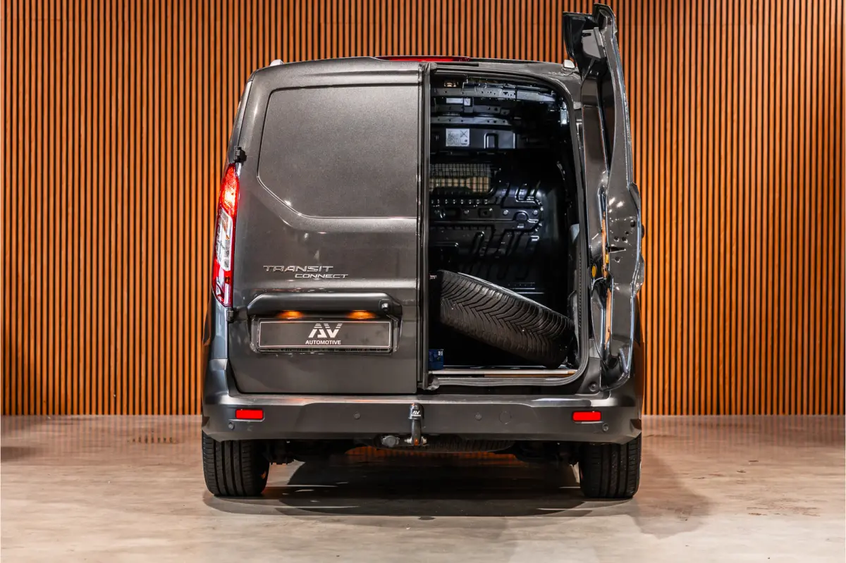 1.0 Ecoboost L2 | Marge | BTW & BPM Vrij | CarPlay | Camera | Navigatie | Stoelverwarming | DAB | 3-Zitter | Trekhaak | Nieuwe APK