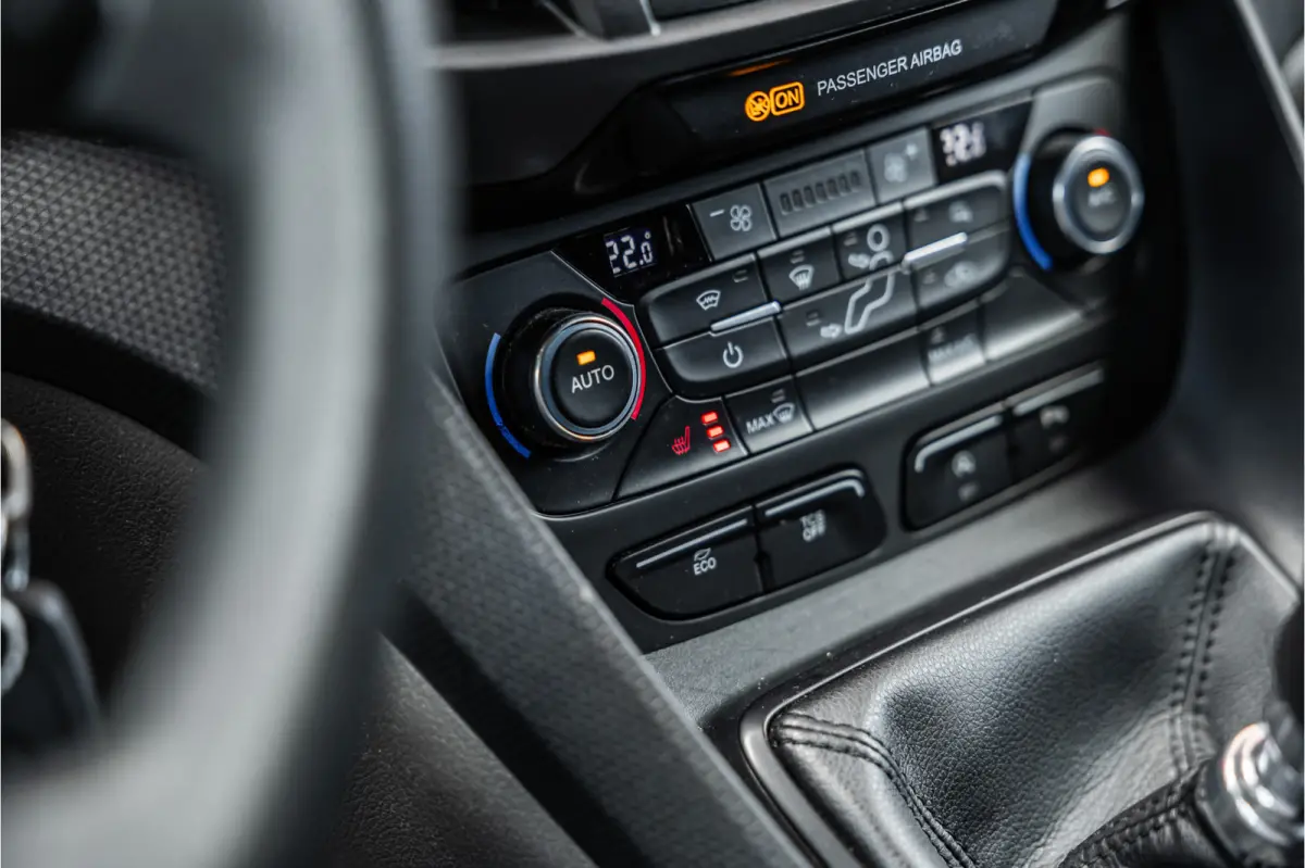 1.0 Ecoboost L2 | Marge | BTW & BPM Vrij | CarPlay | Camera | Navigatie | Stoelverwarming | DAB | 3-Zitter | Trekhaak | Nieuwe APK