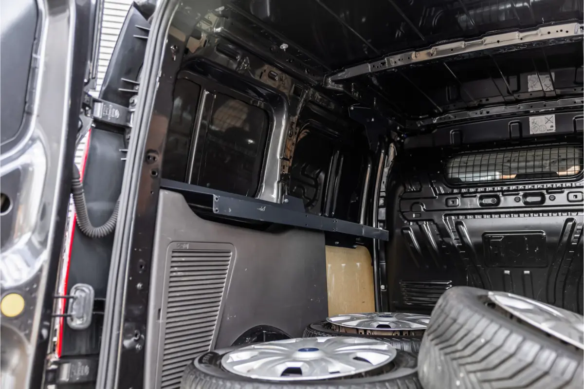 1.0 Ecoboost L2 | Marge | BTW & BPM Vrij | CarPlay | Camera | Navigatie | Stoelverwarming | DAB | 3-Zitter | Trekhaak | Nieuwe APK